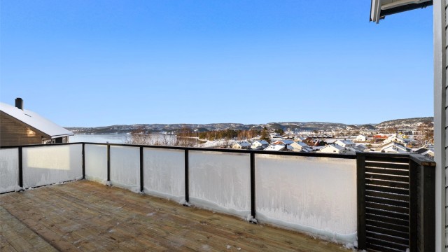 Terrassen har en god størrelse med god utsikt