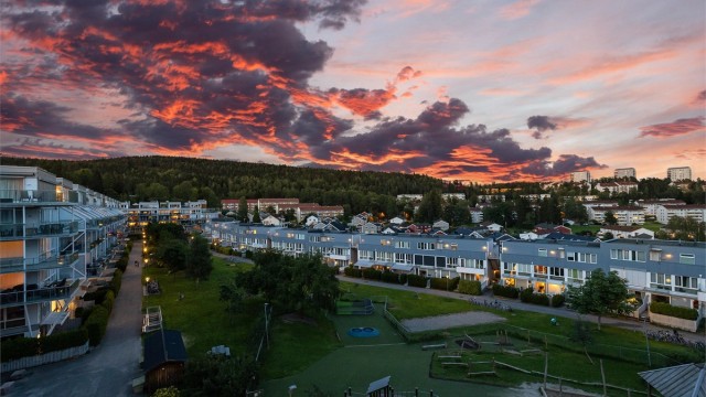 Setter du pris på umiddelbar nærhet til marka og enkel adkomst til sentrum? Da er Årvollskogen et fantastisk alternativ! - her snakker vi hverdagsidyll året rundt!