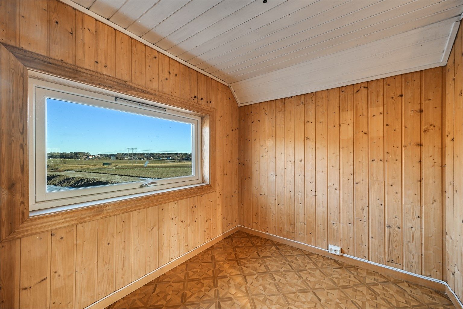 Loftsetasje på garasjen.