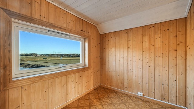 Loftsetasje på garasjen.