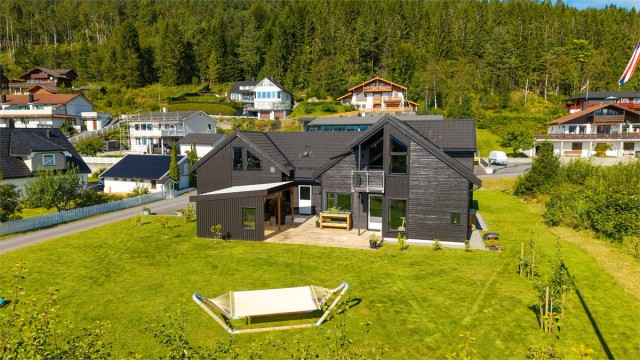 Velkommen til Ytreskodjevegen 46 presentert av Krogsveen v/Eiendomsmegler/Partner Marit Stuen Aursnes