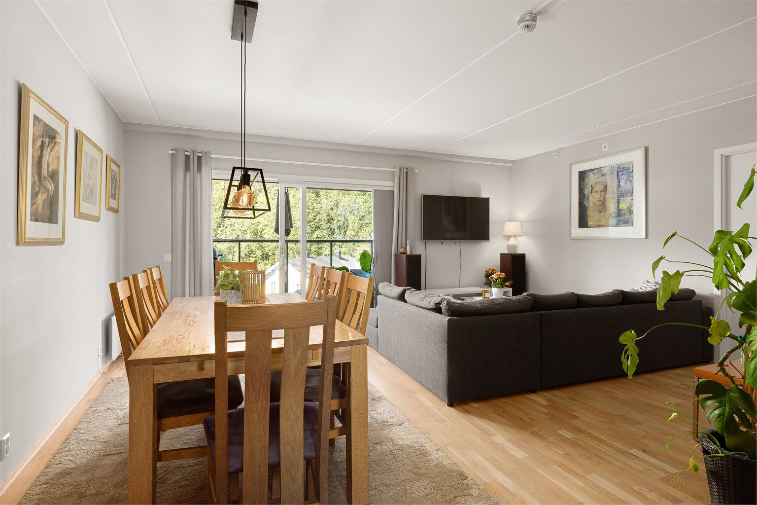 Leiligheten har en gjennomgående god standard og planløsning. Foto: Eiendomsfoto AS