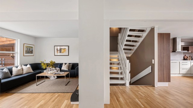 Ny parkett i stue og kjøkken.