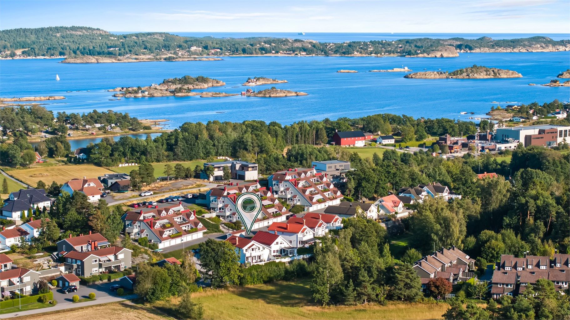 Her starter idylliske turområder like på utsiden av utgangsdøren, og det er kort gangavstand til Meny Åsane samt populære Granholmen badestrand.