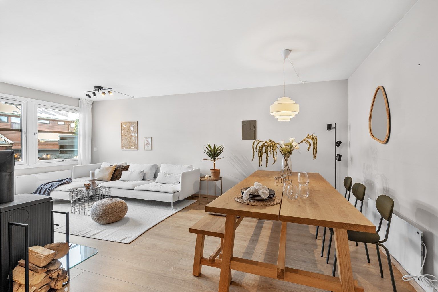 Robin Lauritzen v/ Eiendomsmegler Krogsveen har gleden av å presentere Trygve Nilsens vei 48E! 