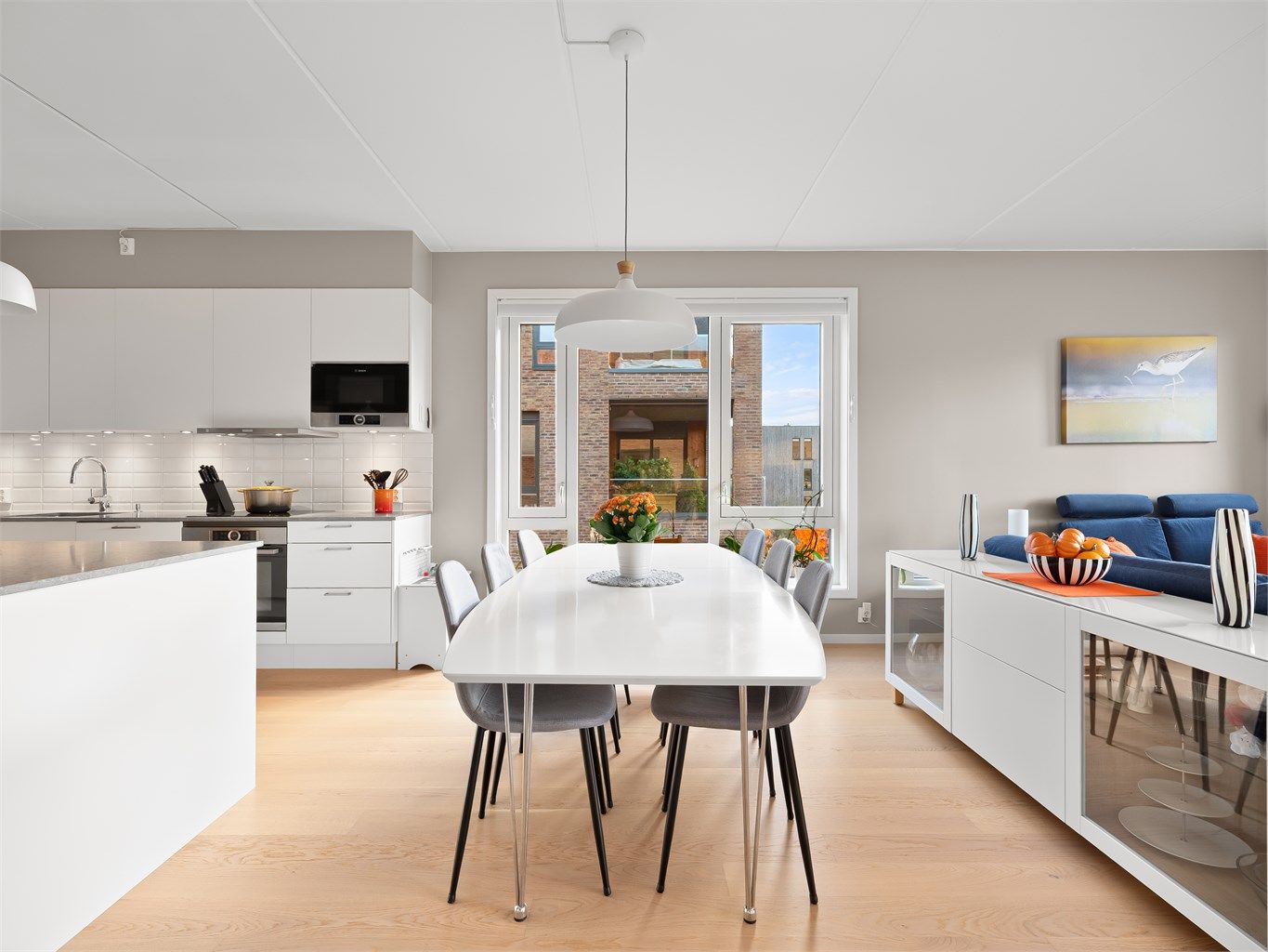 God plass til stort spisebord med plass til mange