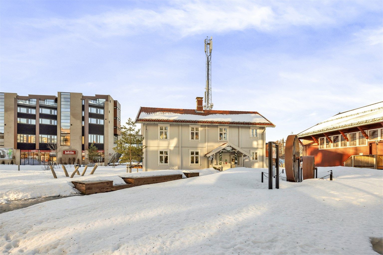 Veien er kort til rekreasjon og friluftsliv ved Nordbytjernet, en naturperle med turstier.