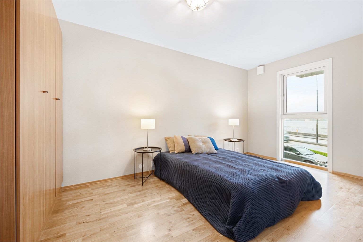 Hovedsoverom med god plass til dobbeltseng og garderobe. 
