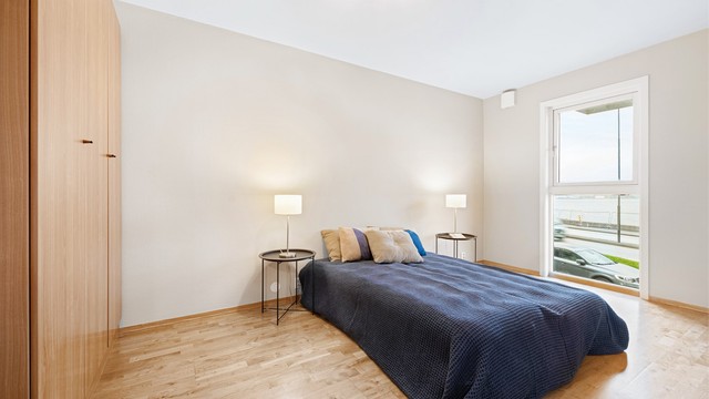 Hovedsoverom med god plass til dobbeltseng og garderobe.