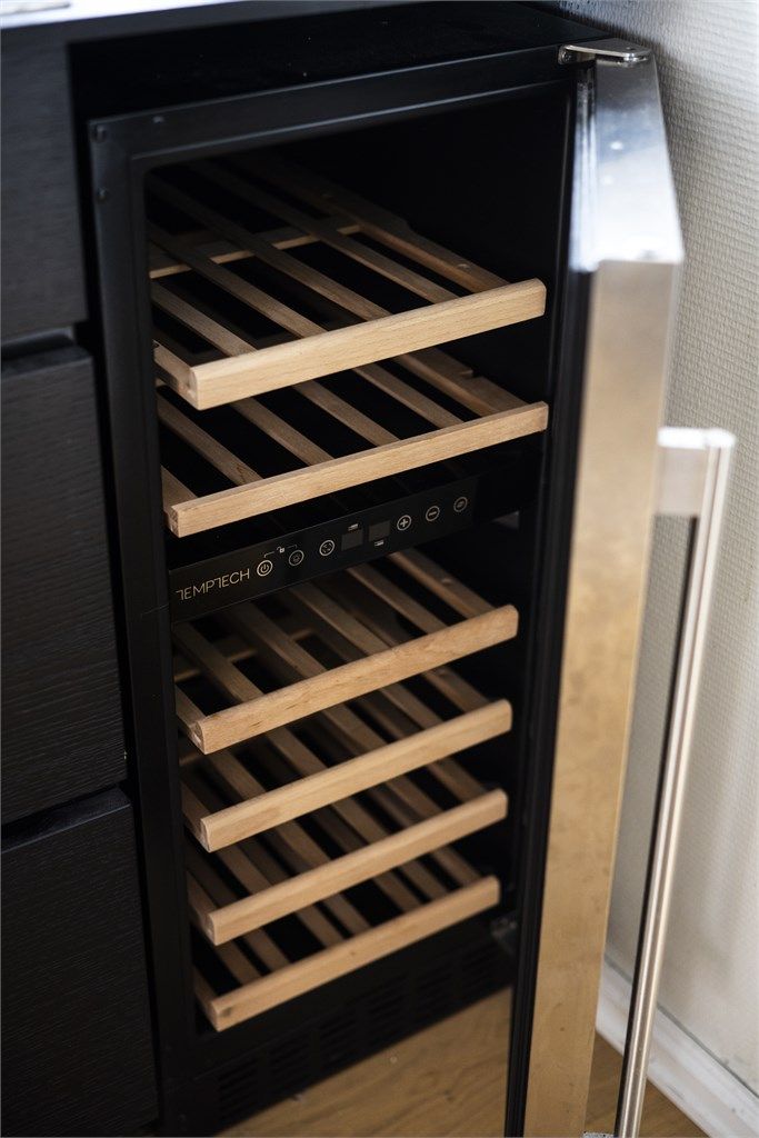 Kvalitetsgode hvitevarer medfølger. Sprekk på kokeplate, se salgsoppgave for mer informasjon.