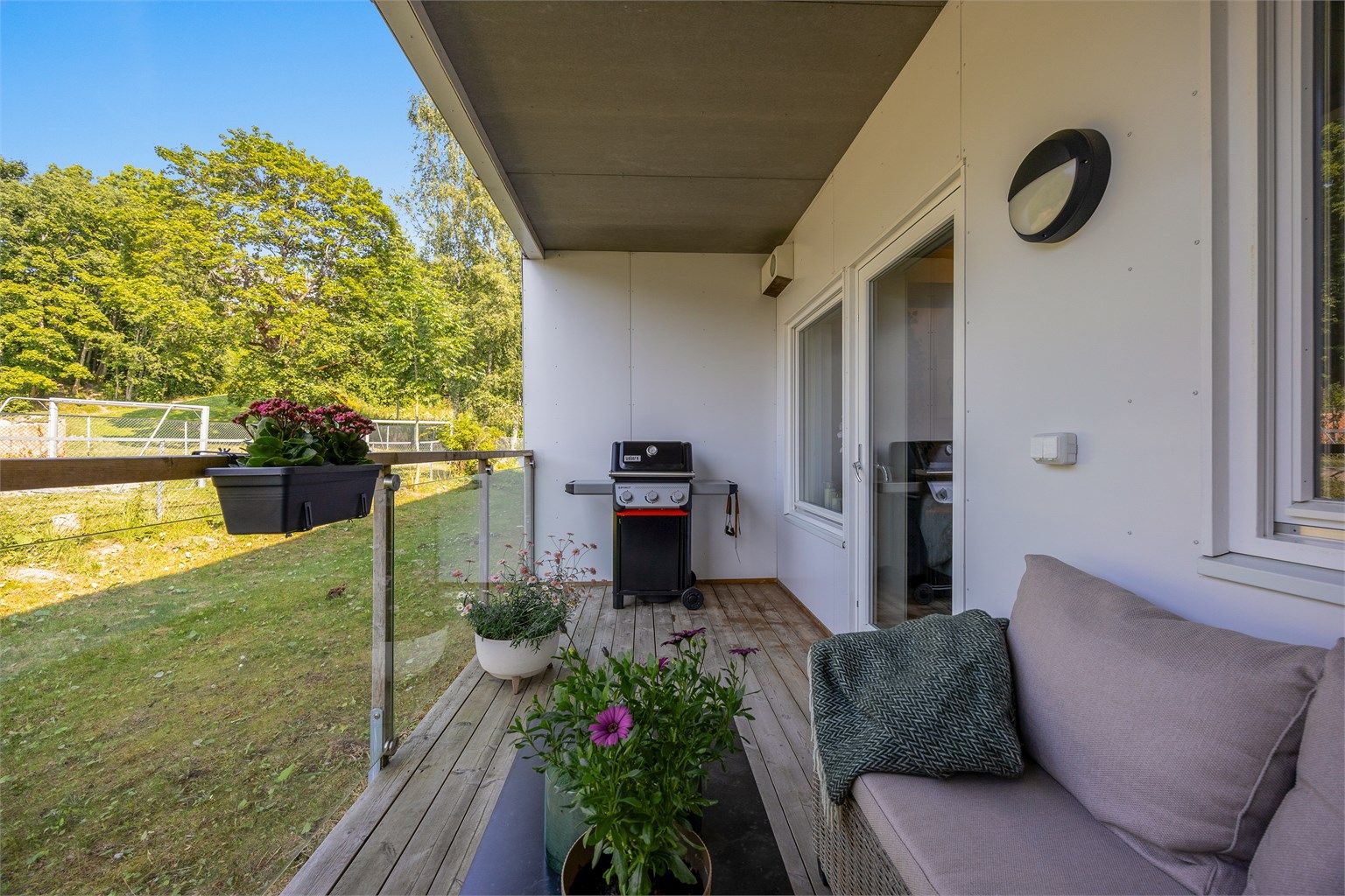 Dette er en rolig og stille uteplass - perfekt på sommerhalvåret