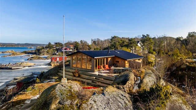 Hytta er skreddersydd til utsikten og nåværende eiers behov.