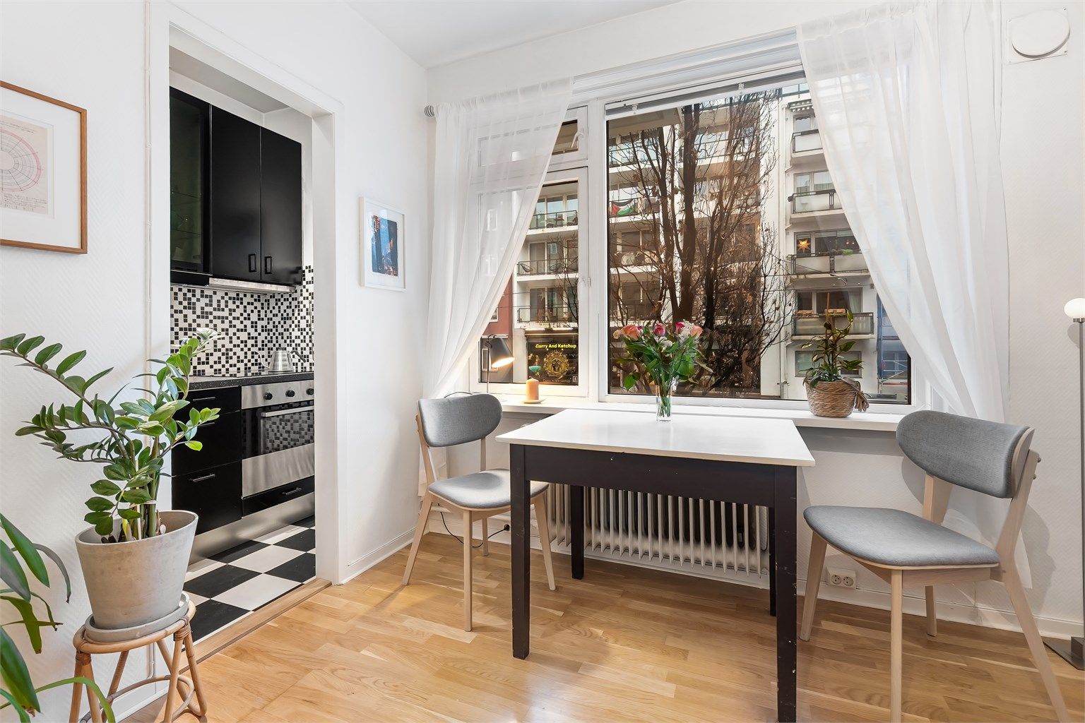 Fyring og varmtvann inkludert i felleskostnadene. 