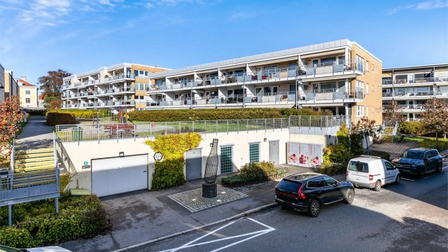 Garasjeanlegget har enkel inn- og utkjøring.