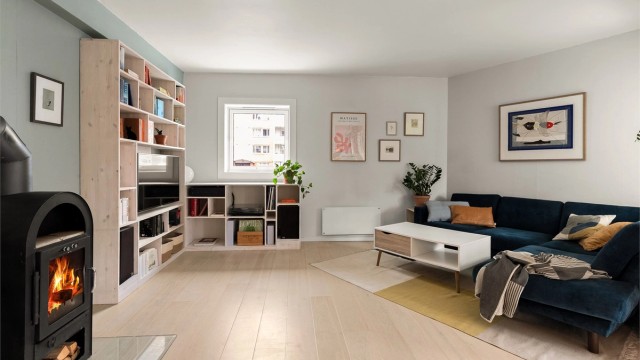 Fra stuen kommer du videre ut til boligens balkong.