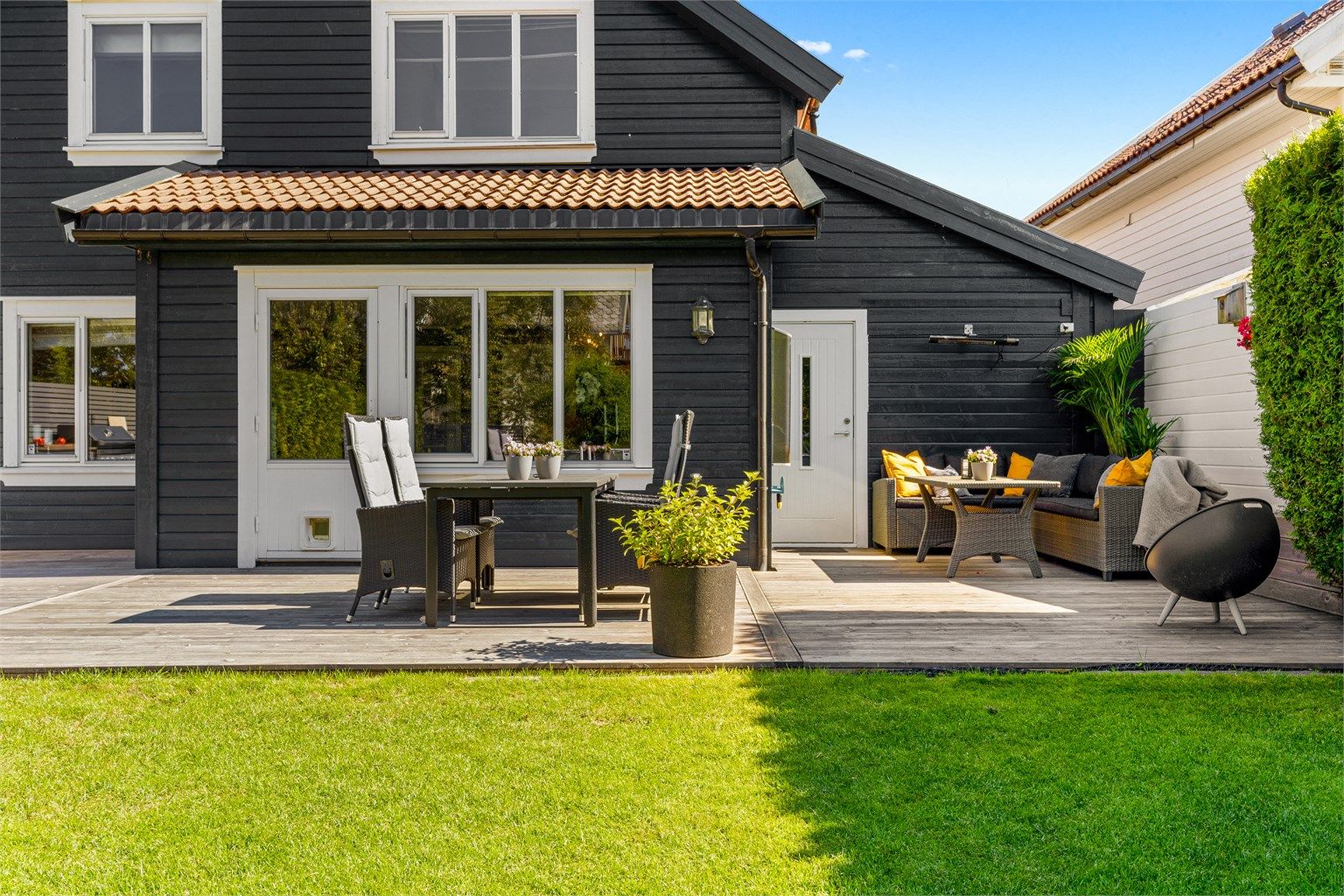 Flott uteområde med god plass til hele familien.