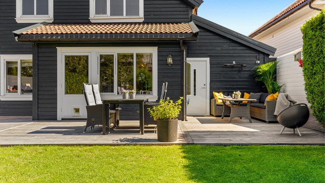 Flott uteområde med god plass til hele familien.