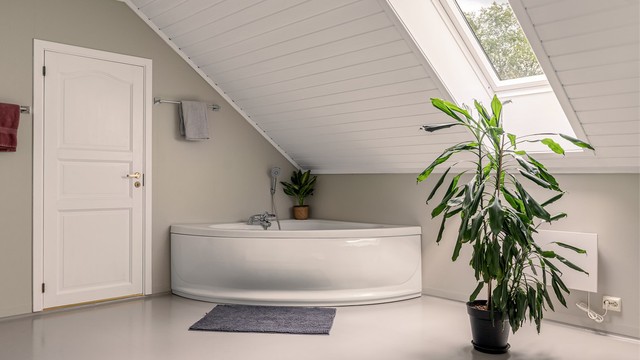 Boden i andre etasje er tilknyttet badet.