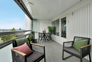 Sebastian Håbesland v/Krogsveen presenterer Hareveien 3B - romslig leilighet med stor balkong med pent utsyn