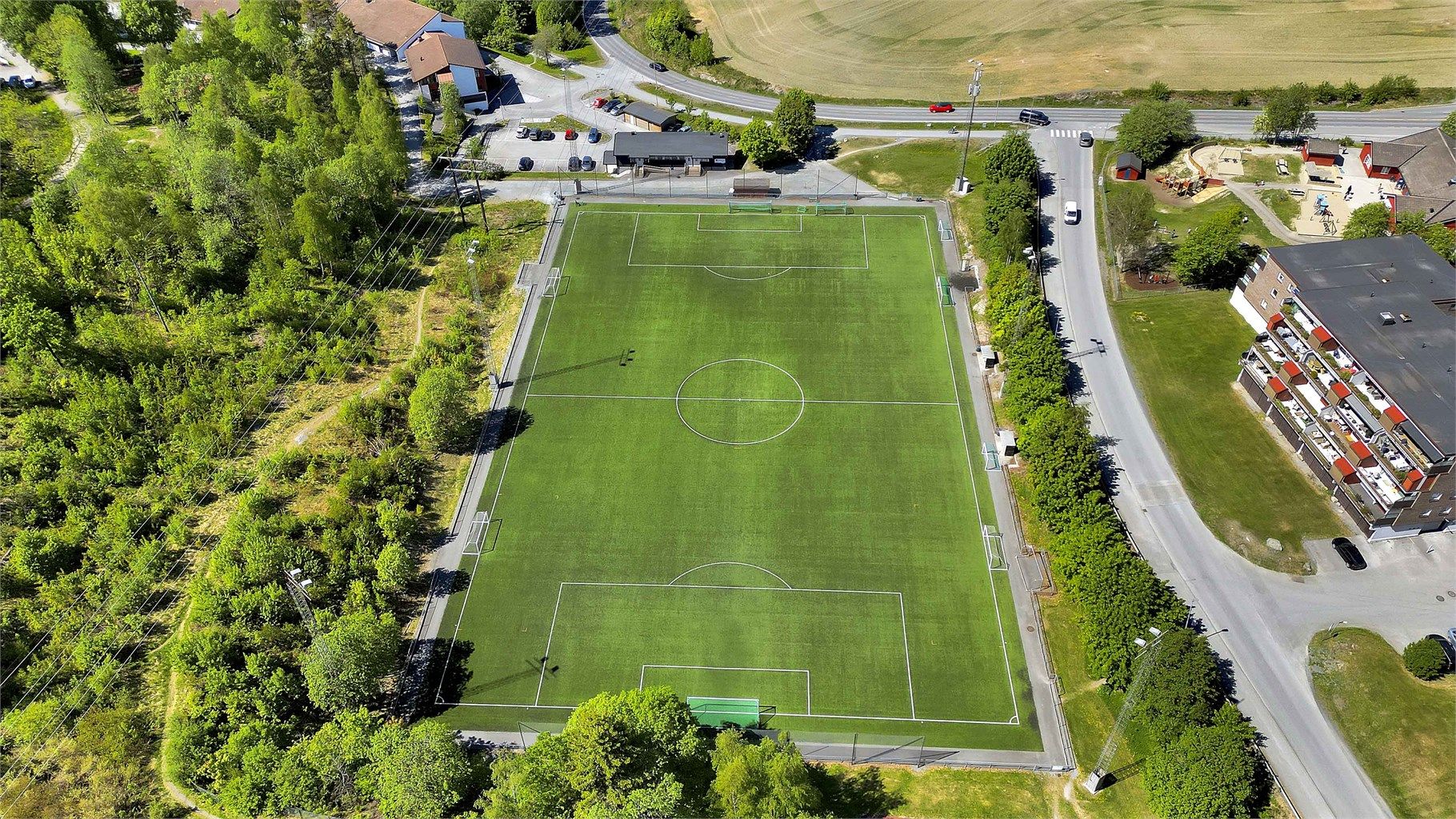 Fra eiendommen er det kort avstand til flotte idrettstilbud.