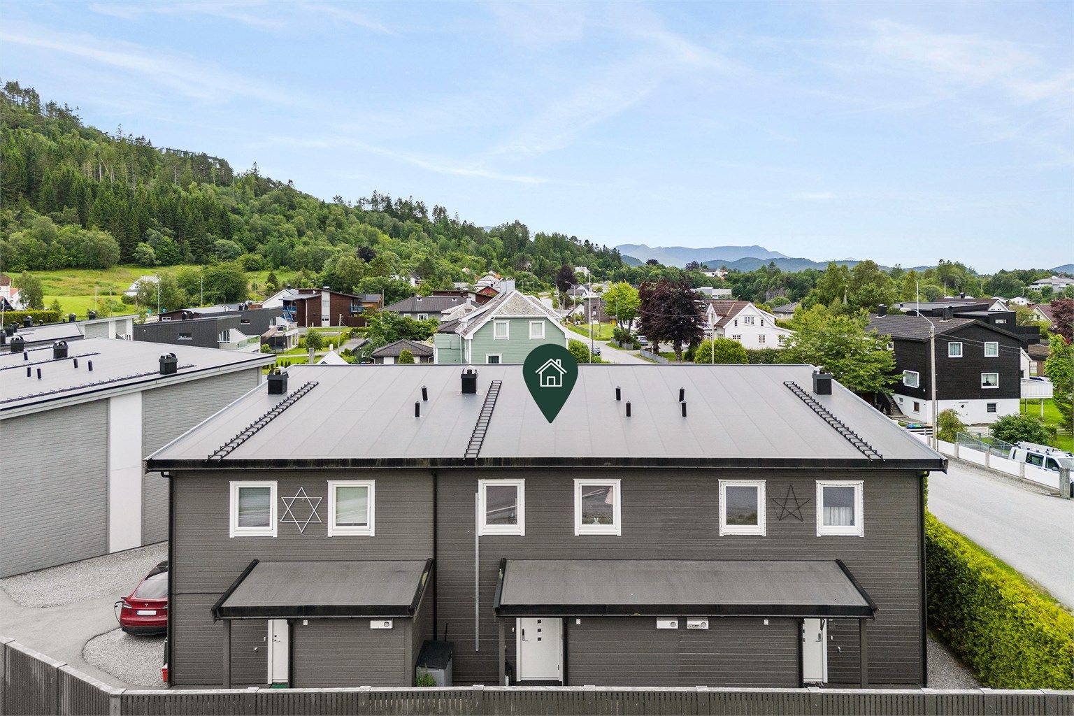 Inngangsparti på nordsiden av huset