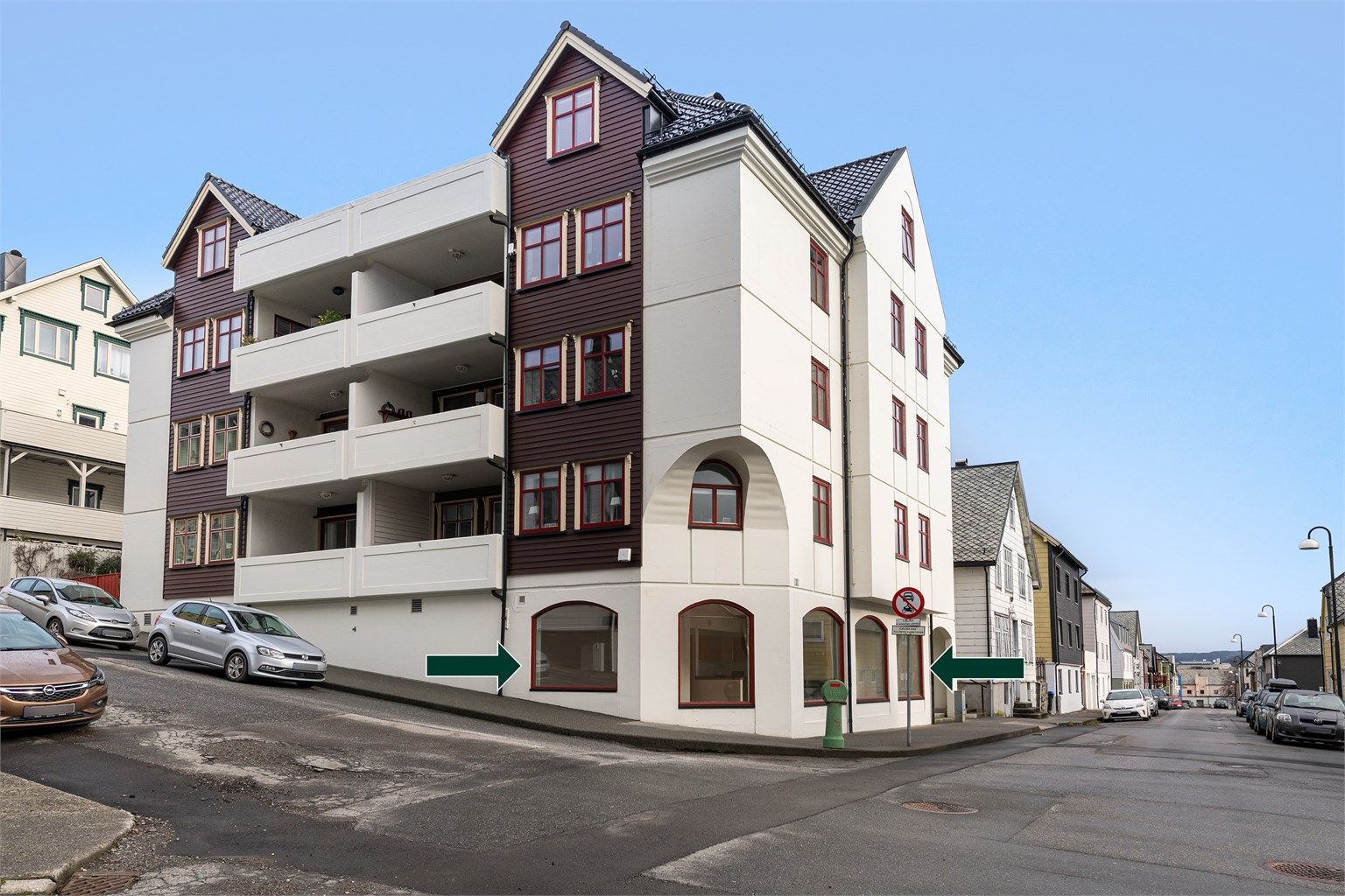 Krogsveen Sunnmøre v/Eiendomsmegler Christian Nogva Aarseth har gleden av å presentere et næringslokale beliggende i 1. etasje på hjørne av Øvre Strandgate / Statsraad Daaes gate på Aspøya