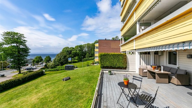 Leiligheten i Refsnesalleen 87D presenteres av Krogsveen.
Fotograf; Børge Oppegård.