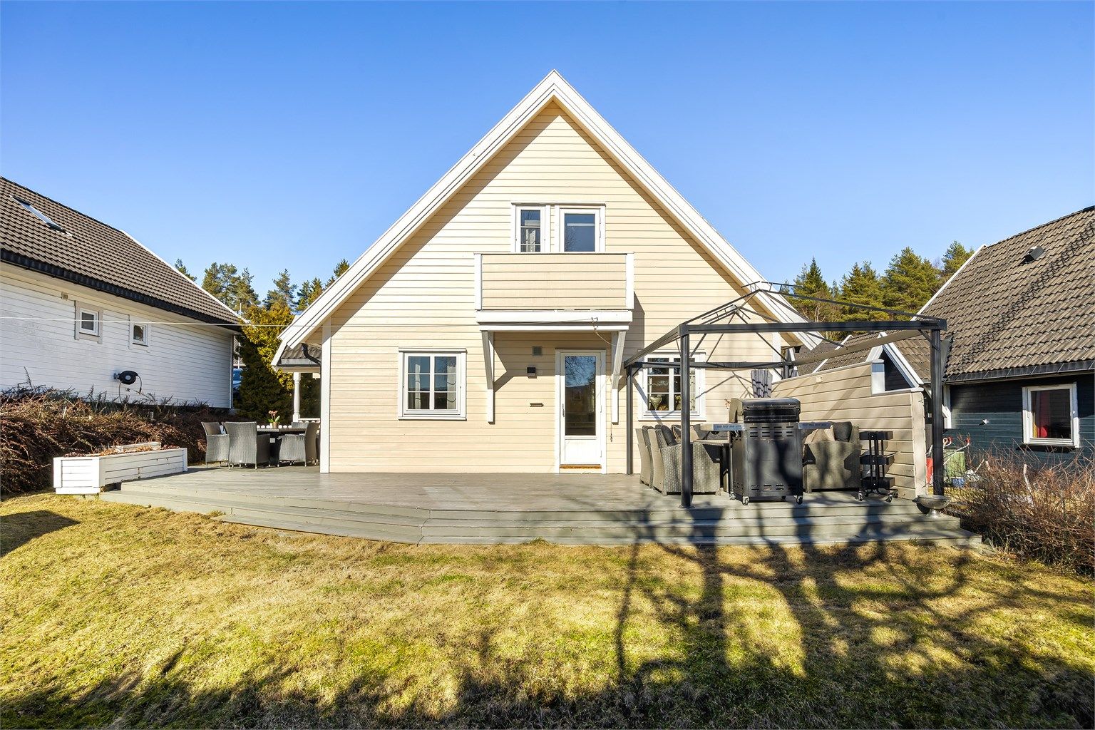 Skjermet hage med usjenert og solrikt uteområde.
Foto: Stine Jørgensen Prøitz