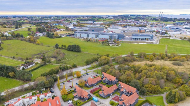 Etablert og grønt boligområde på Tasta, med kort vei til barnehager, skoler og turområder.