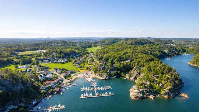 Det er 1,5 km tusleavstand til Ormestadvika - en idyllisk plass for de båtglade.