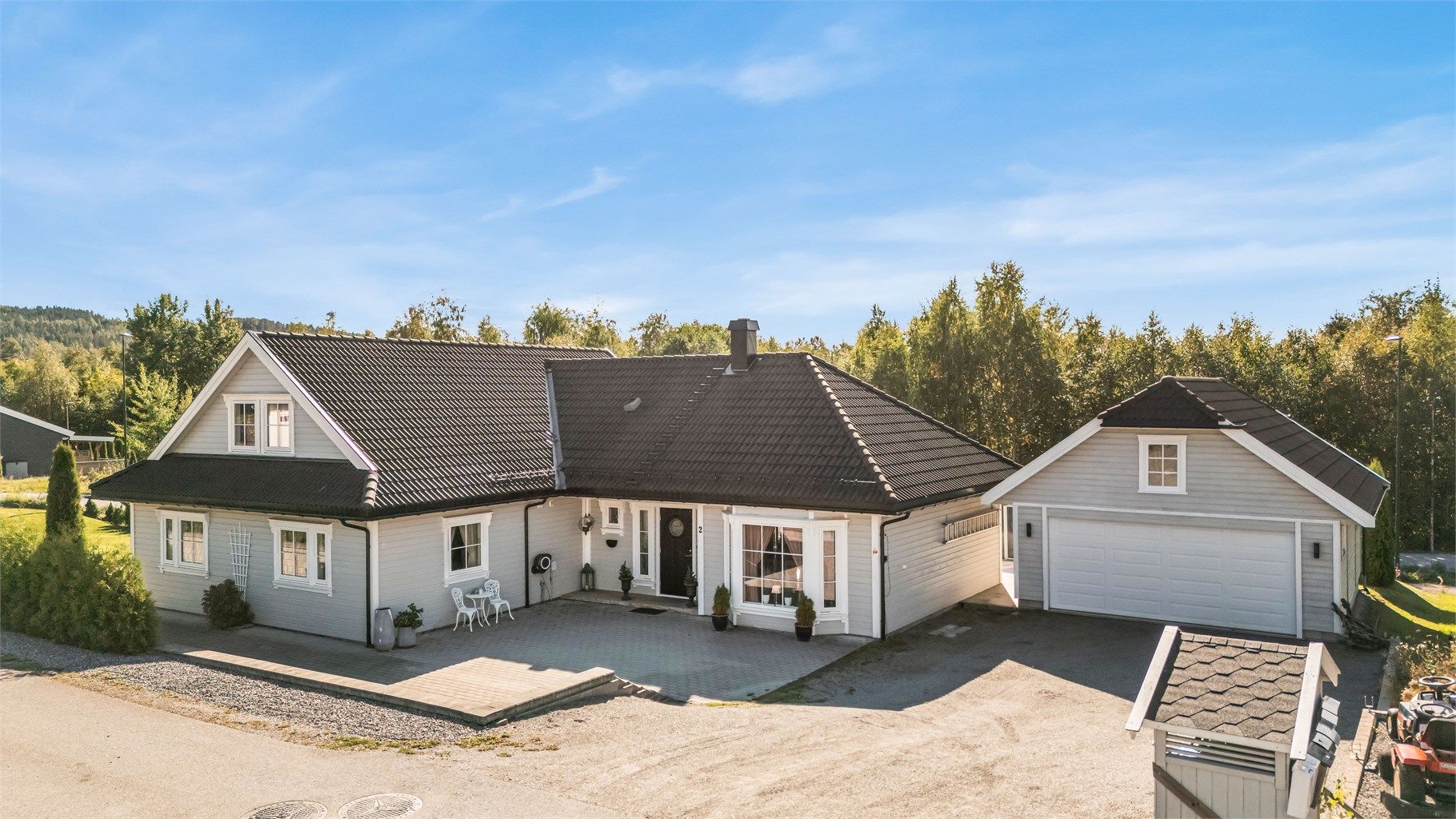 Eiendomsmegler Krogsveen v. Austeja Flenderyte har gleden av å ønske velkommen til Harestien 2! Foto: Ann-Helén Nannestad.