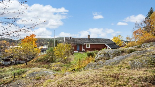 Naturtomt og skogsterreng rett utenfor døren.