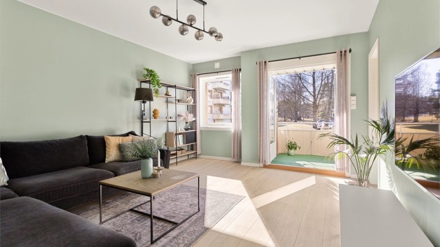 Velkommen til Etterstadsletta 25A! En betydelig oppgradert 3-roms leilighet med en gjennomgående moderne standard.