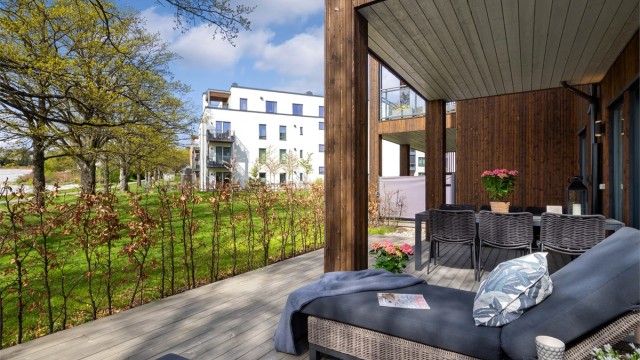 Det er god plass til grill og ønsket utemøblement, og overbygget sørger for brukstid selv i litt ruskevær.