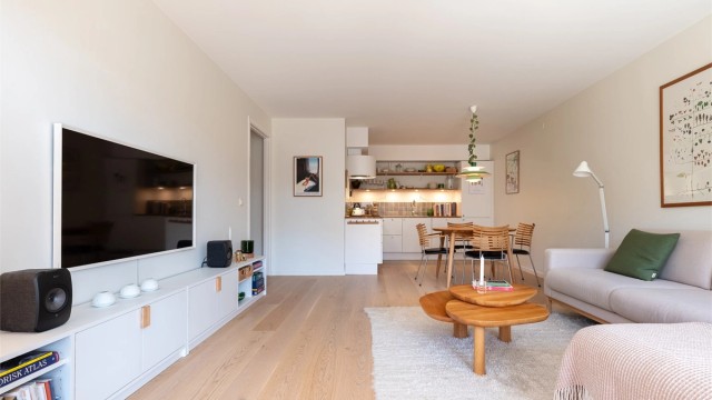 Leiligheten er en del av det populære sameiet Sogn Terrasse, som ligger inntil store friområder med tursti direkte fra sameiets tomt opp til Sogn Hagekoloni. Foto: Chris Borowiak.