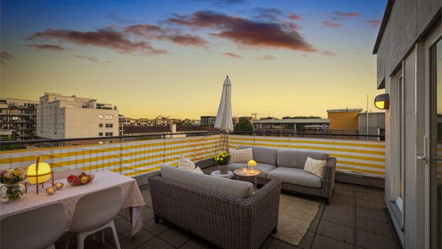 Velkommen til denne lekre topp og endeleiligheten i Kanonhallveien 60A!