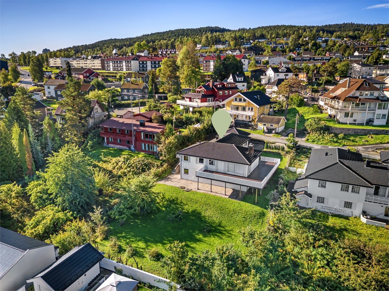 En innholdsrik enebolig med en funksjonell planløsning, stor terrasse og en påbegynt sekundær boenhet i underetasjen.
Foto: Ole Thorgeir Solheim Thoresen
