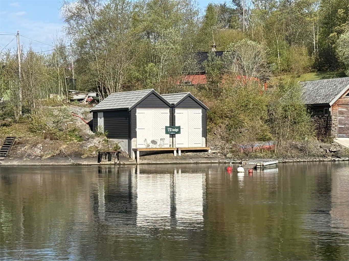 Enten du vil nyte rolige padleturer, ta søndagsturen langs vannkanten eller bare puste ut i naturskjønne omgivelser, gir Nordåsvannet en opplevelse av ro og nærhet til naturen. En skjult skatt – midt i byen.