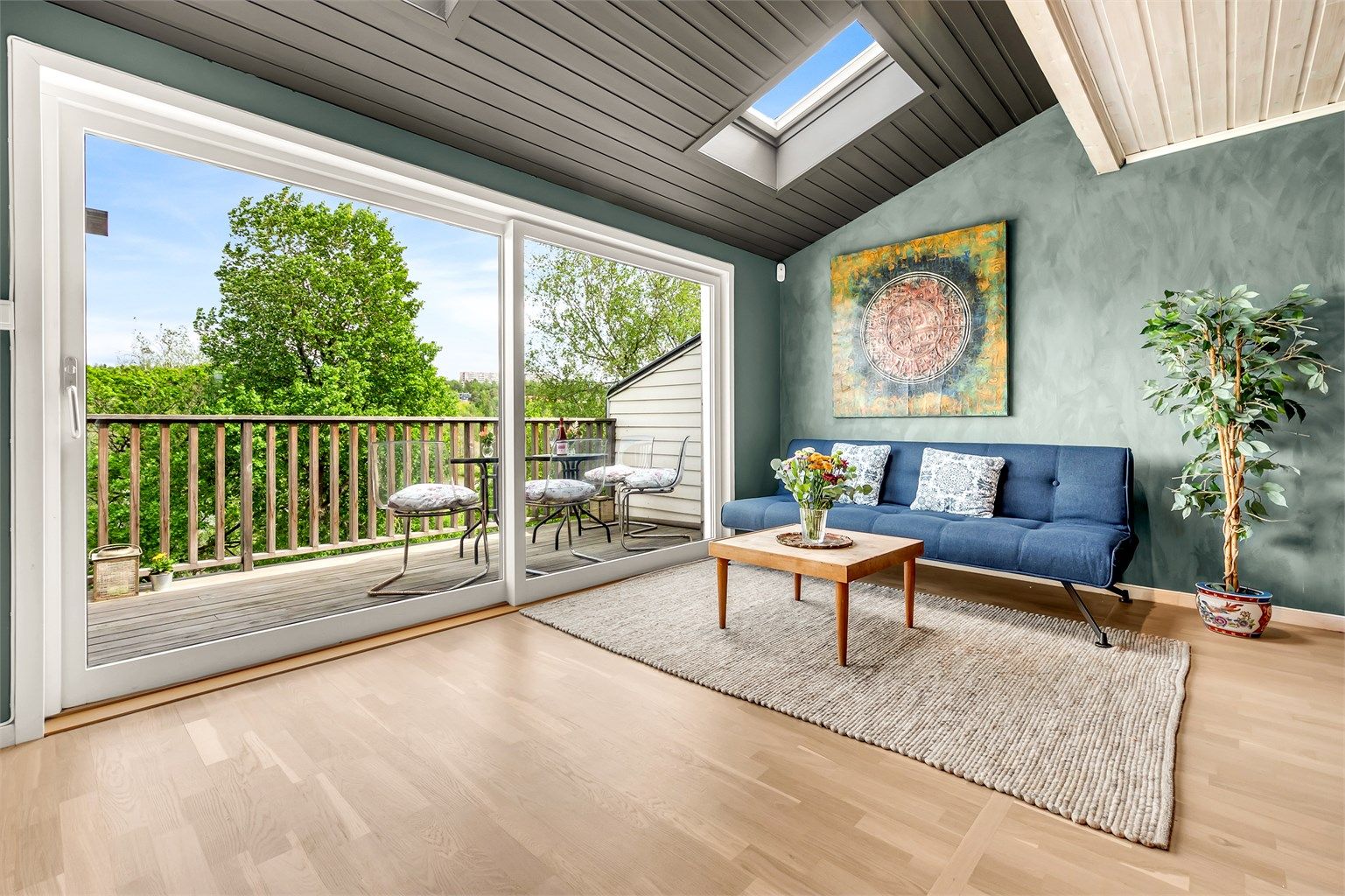 Stort rekkehus med svært populær beliggenhet på Abildsø. 