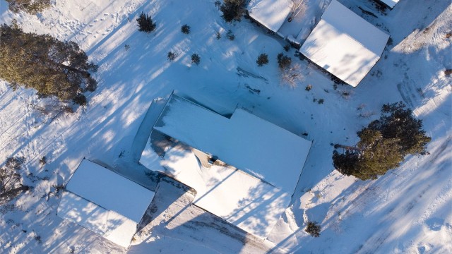 Dronebilde av eiendommen sett fra fugleperspektiv