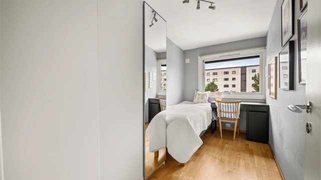 Soverom 3 med plass til seng og skrivebord.
