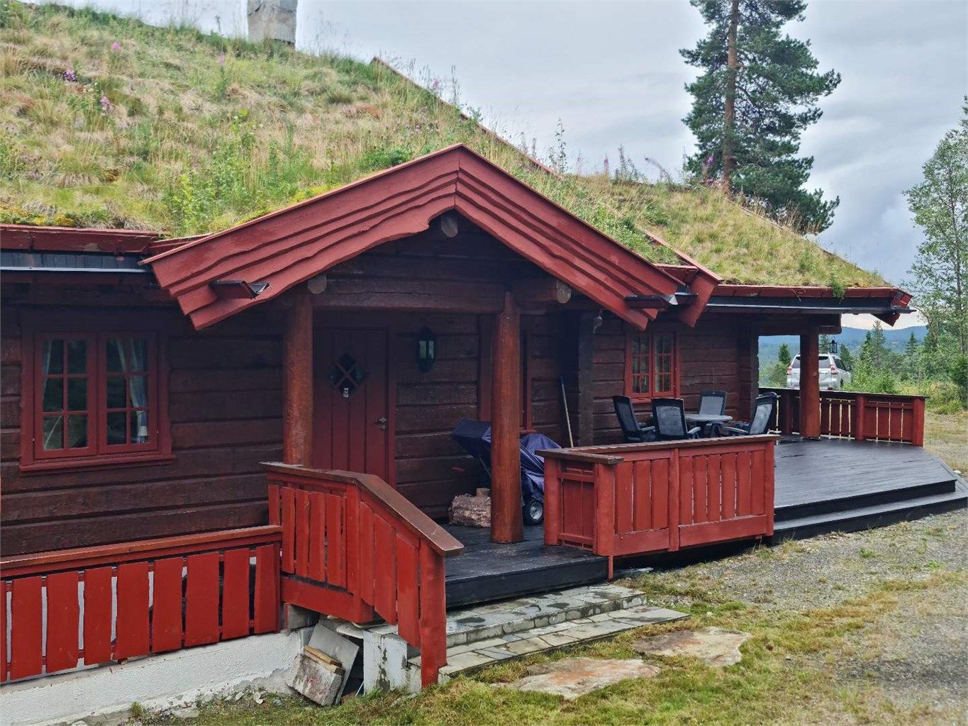 Utebilde inngangsparti - sommer