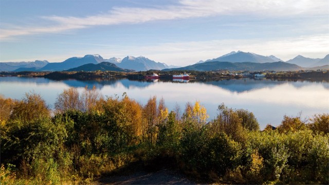 Fantastisk utsikt mot Borgundfjorden og Sunnmørsalpane