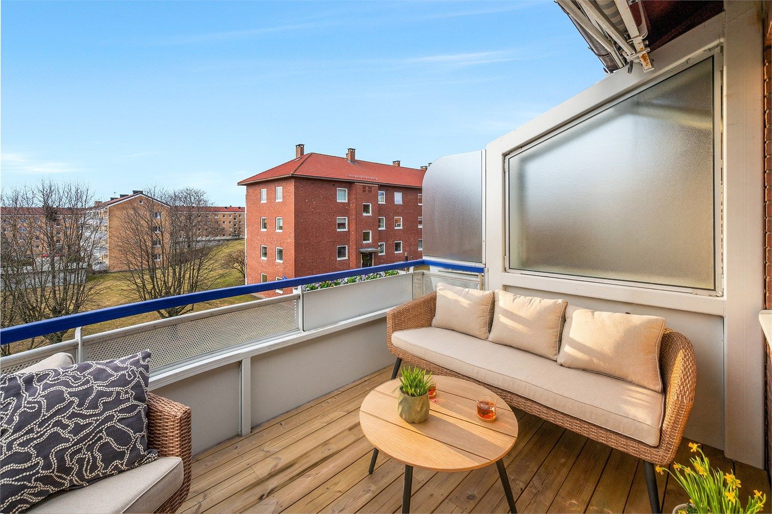 Balkongen gir en naturlig forlengelse av boligen på årets varme dager. 