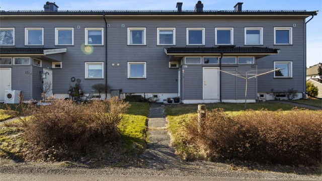 Inngangspartiet har morgensol og ligger vendt mot rolig område