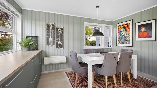 Her er det god plass til et romslig spisebord for hyggelige sammenkomster med familie og venner.