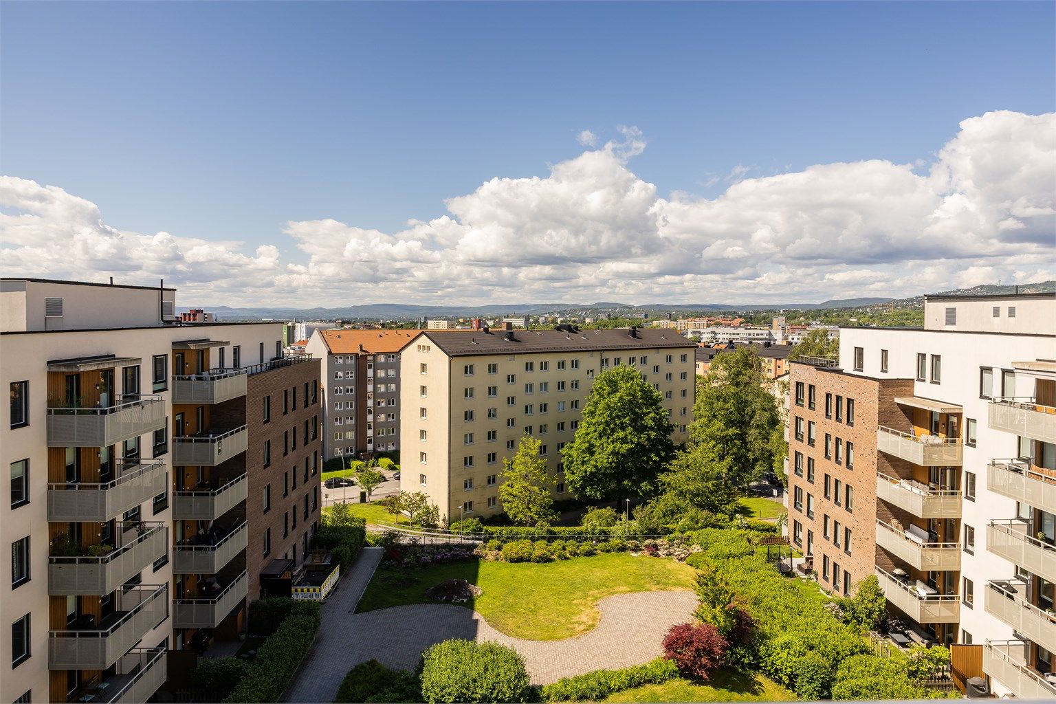 Luftig utsyn over byens tak!