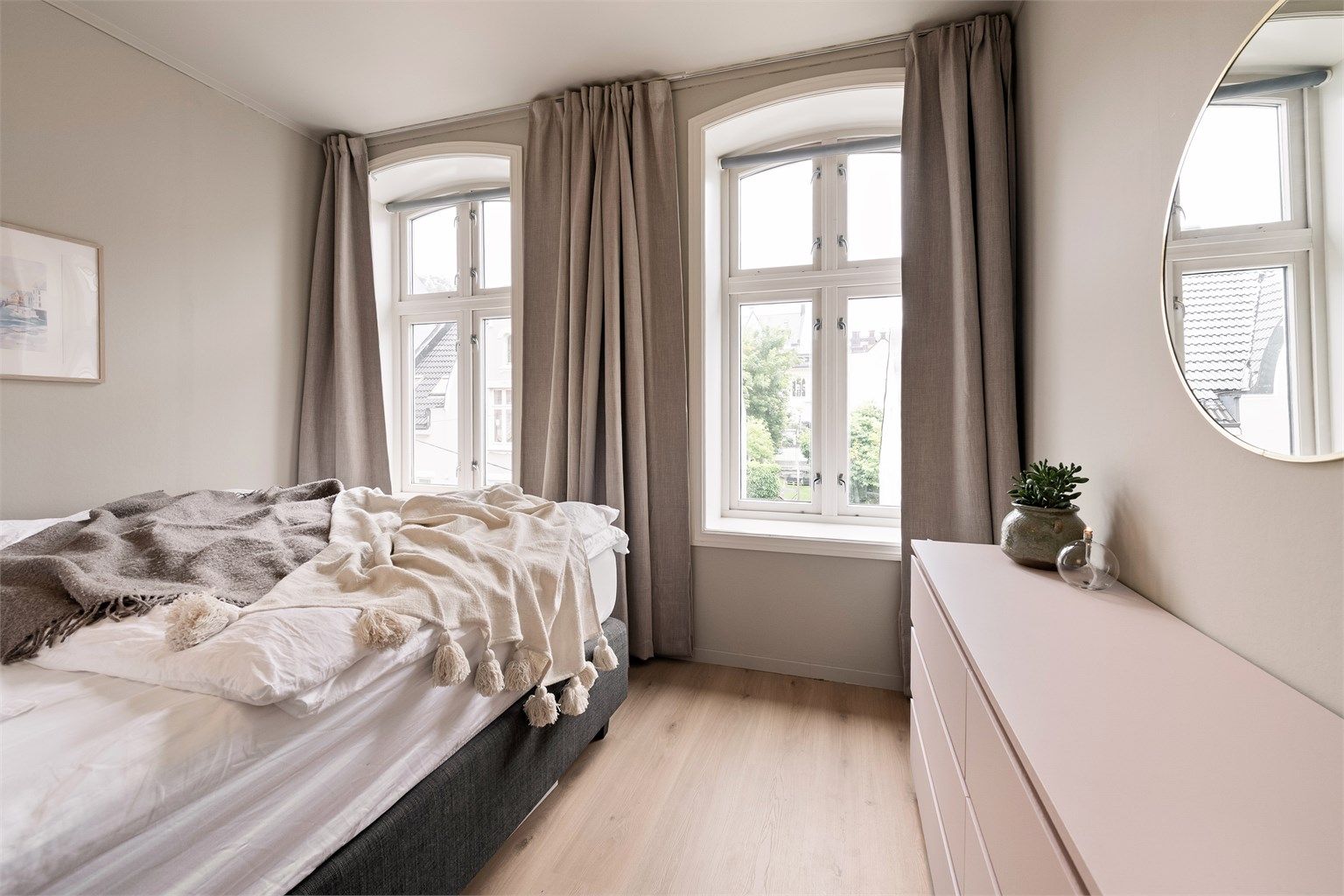 Soverommet har god plass til dobbeltseng