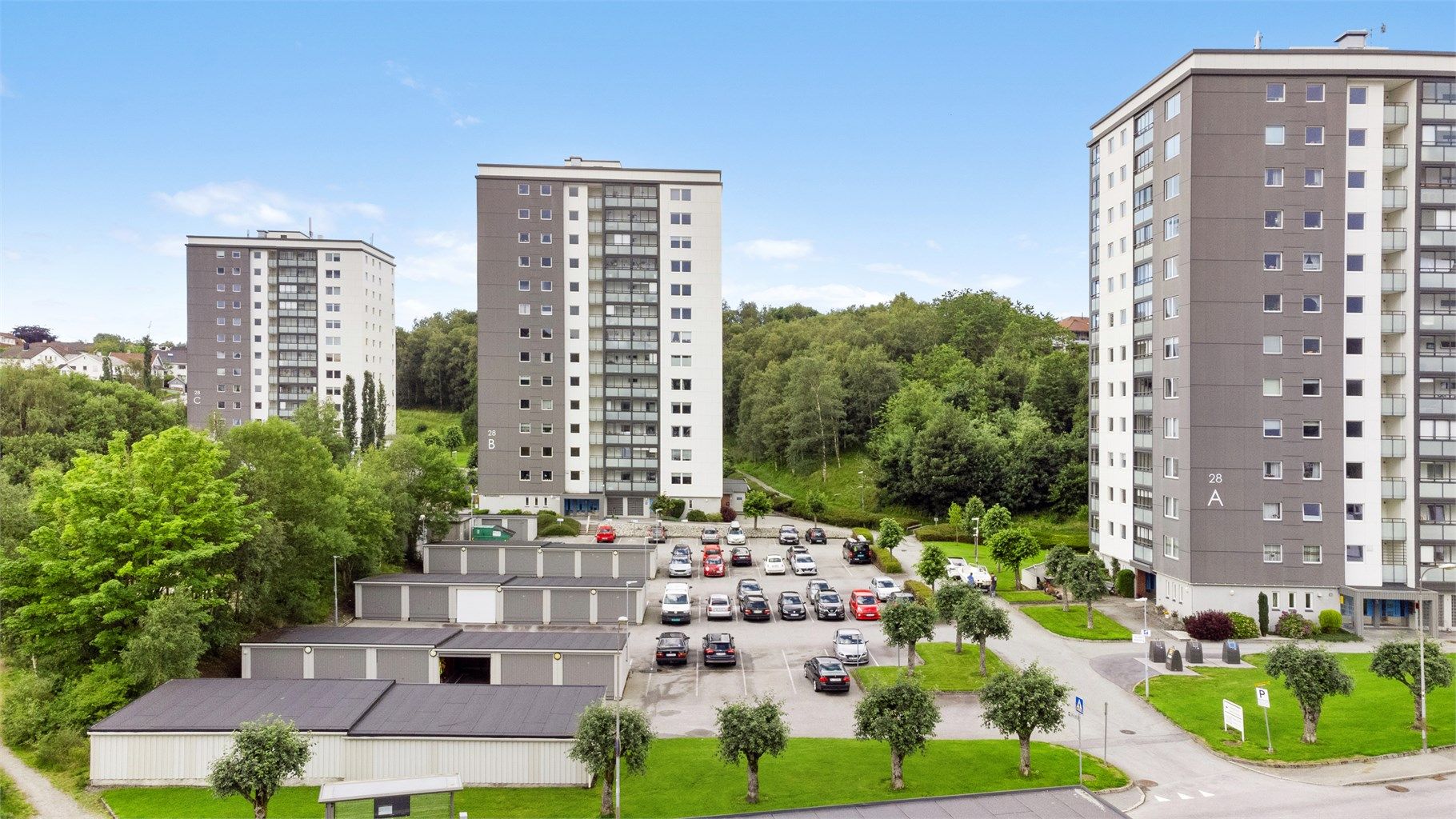 Leiligheten er i et sentralt nabolag med gangavstand til sentrum. Det er også kort vei til Forus og Stavanger