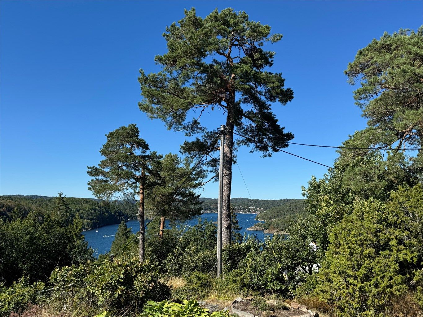 Området er kjent for sin vakre skjærgård og idylliske omgivelser.